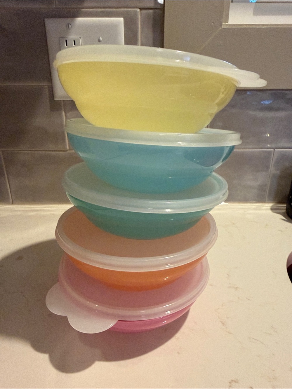 Tupperware Cereal bowls never used. Bowls and lids set for 5